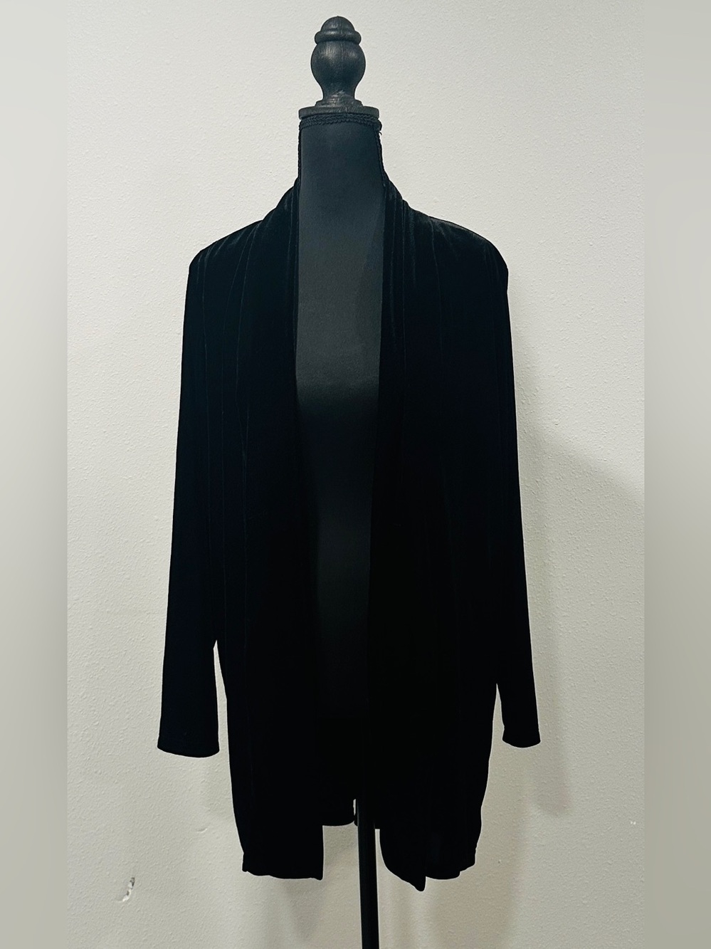 Vince Camuto - Size 1X - Black Velvet Longline Women's cardigan